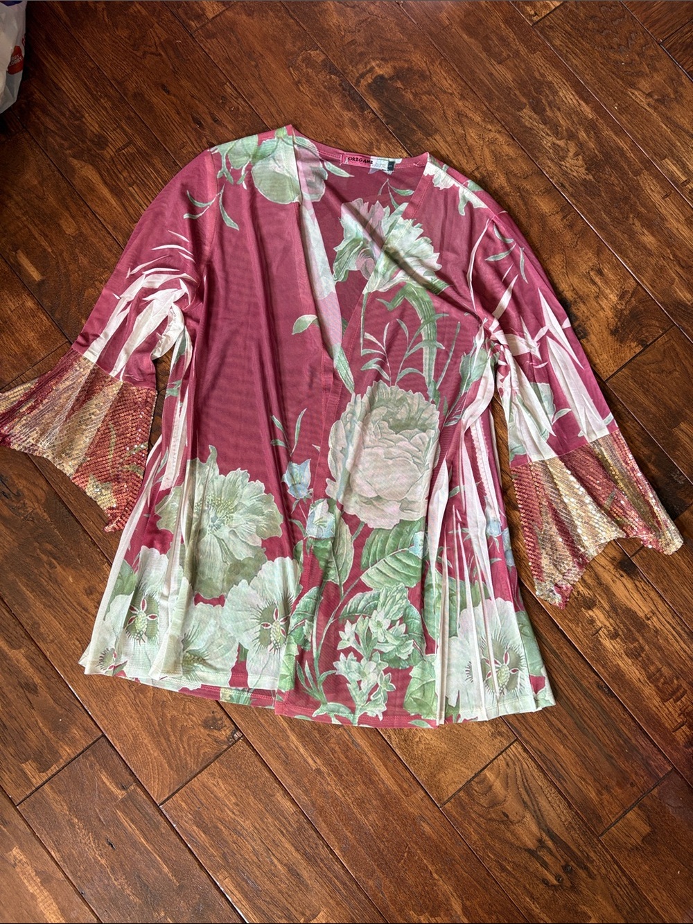 Origami by Vivien Bell Sleeve V-Neck Kumono. New without tag. Size Small.